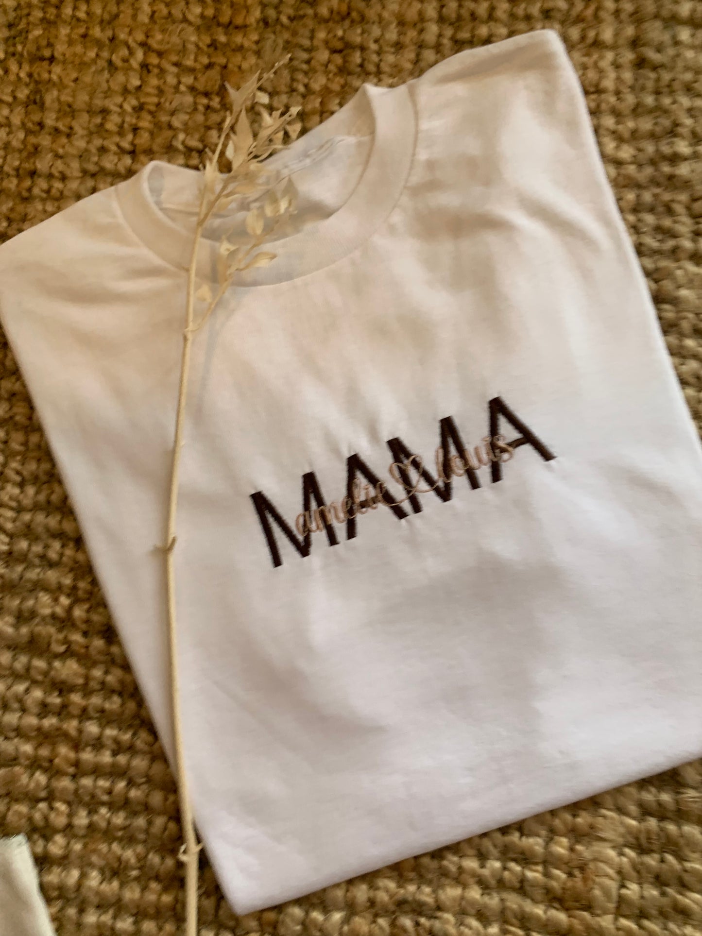 Geborduurde t-shirt - Caro B Handmade - mama - meter - oma - Moederdag - Merchtem