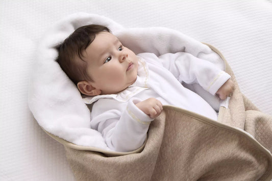 Babydeken in losange & fleece - Geborduurd met naam