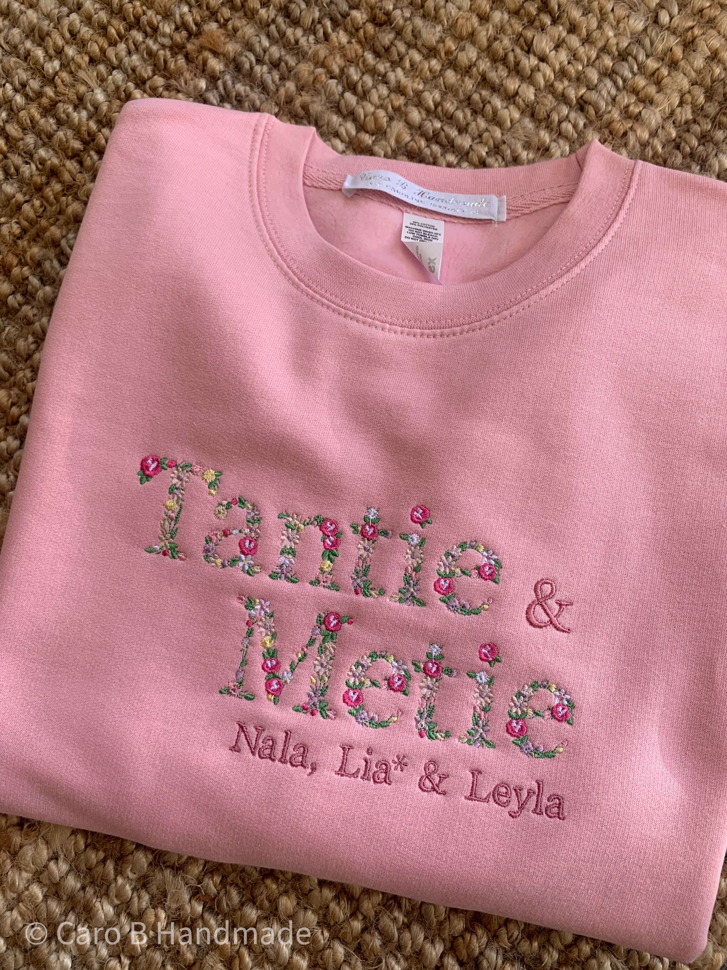 Mama sweater gepersonaliseerd met borduur - Geborduurd met naam - Borduur - Unieke trui voor je meter of metie - Verjaardag Meter - Babywinkel - Caro B Handmade - Merchtem