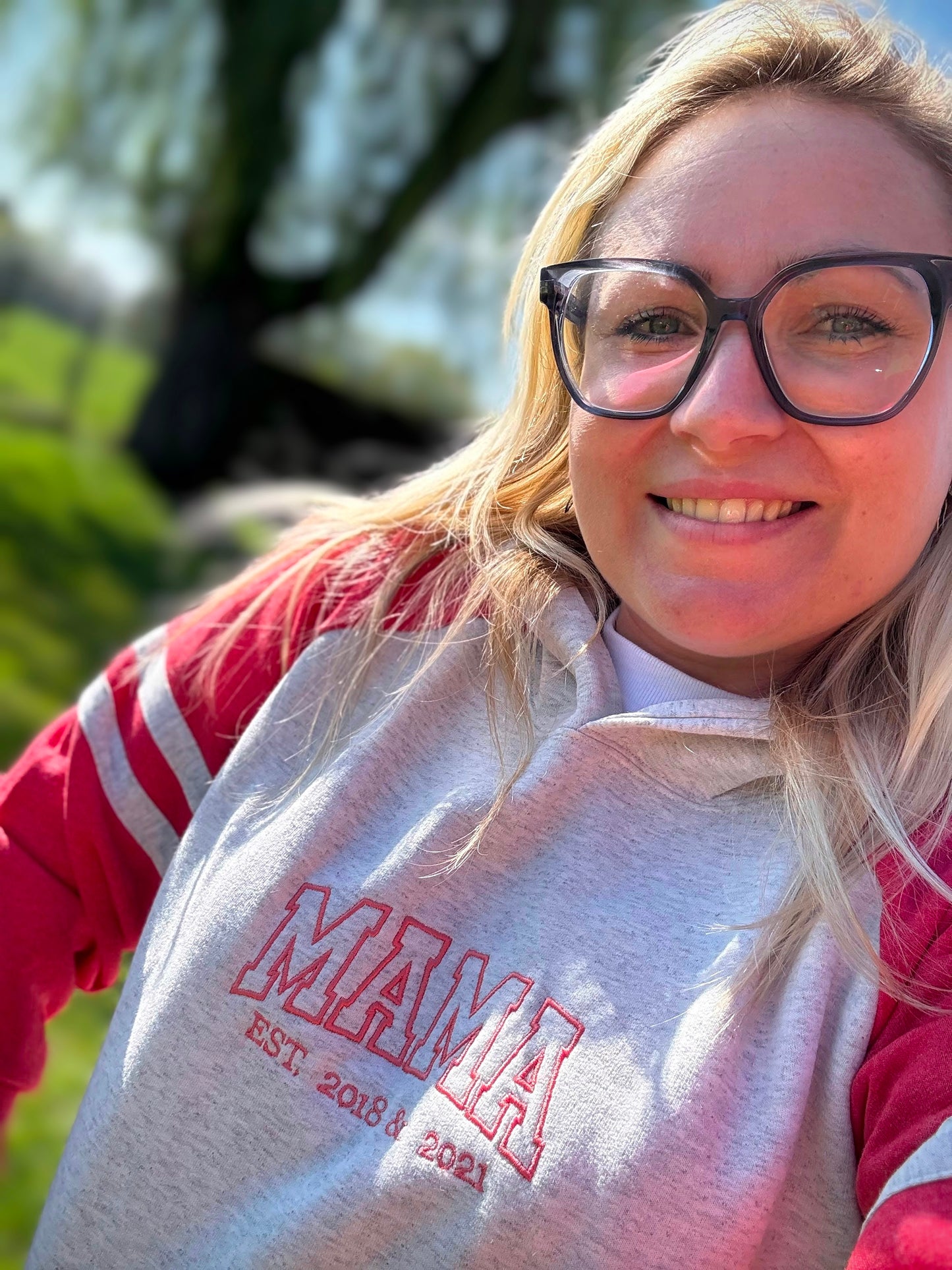 MAMA Varsity Hoodie met Naam of Jaartal van je Kind(jes) - Geborduurd